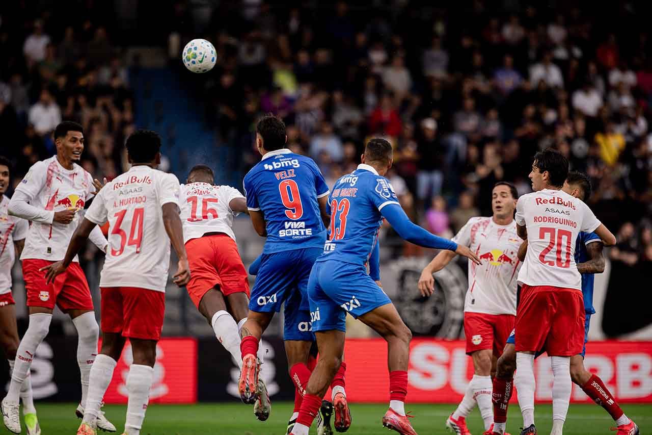 Bahia vence Bragantino, entra no G4 e seca o Fluminense Bahia vence Bragantino, entra no G4 e seca o Fluminense