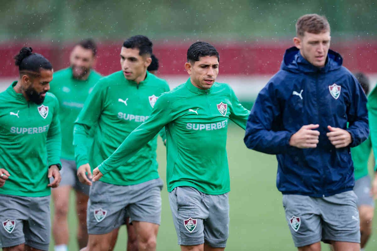 Fluminense promove treino intenso com duelos 