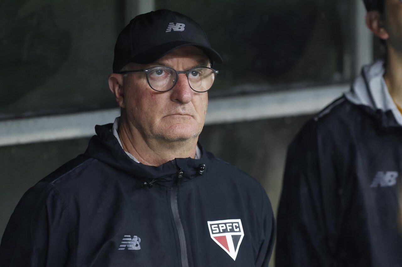 Dorival lamenta derrota e defende trio ofensivo