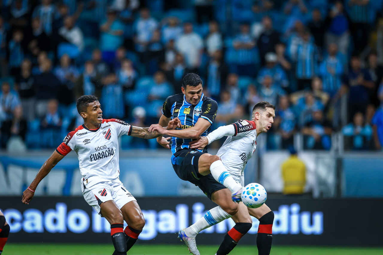 Balbuena avisa: "Colocar onde o Grêmio merece estar" Balbuena avisa: "Colocar onde o Grêmio merece estar"