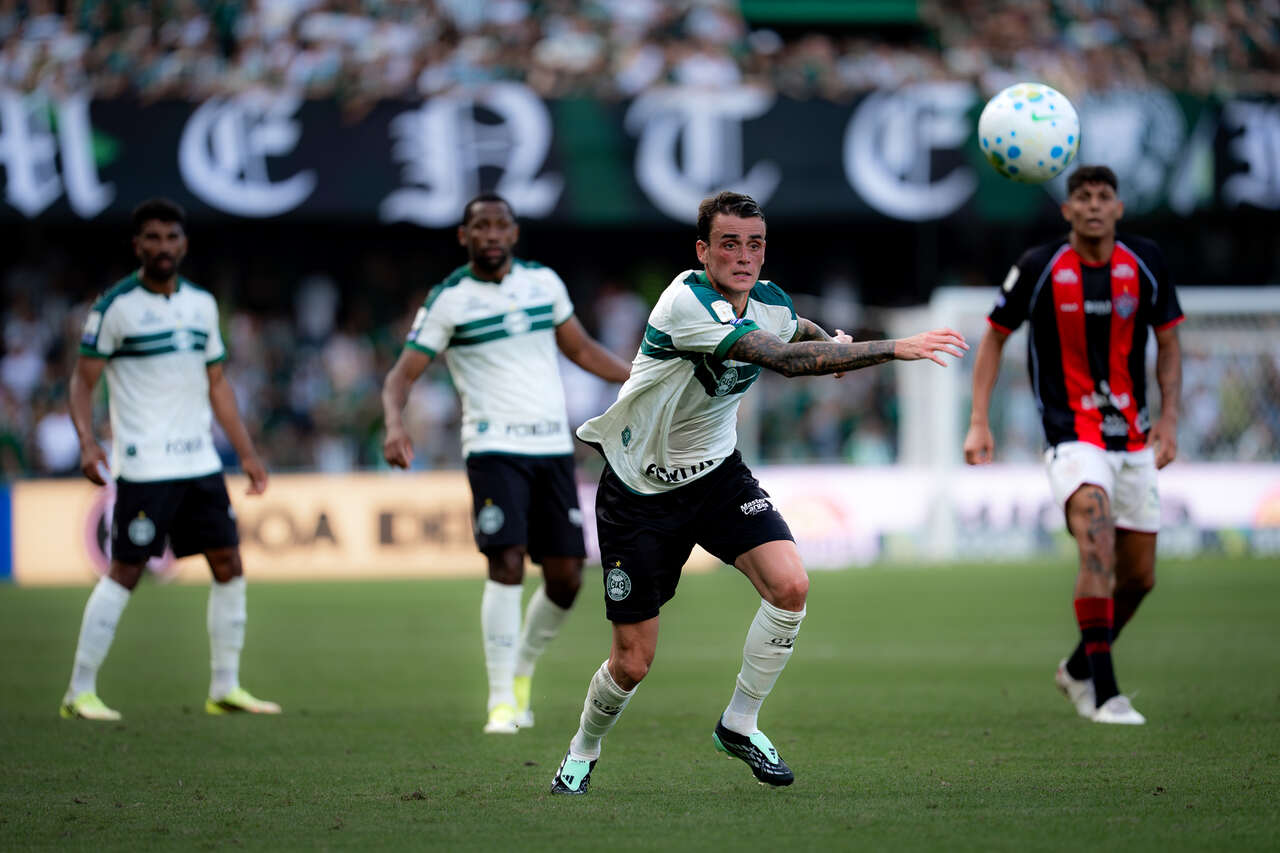 Coritiba supera o Vitória em casa e encerra jejum Coritiba supera o Vitória em casa e encerra jejum
