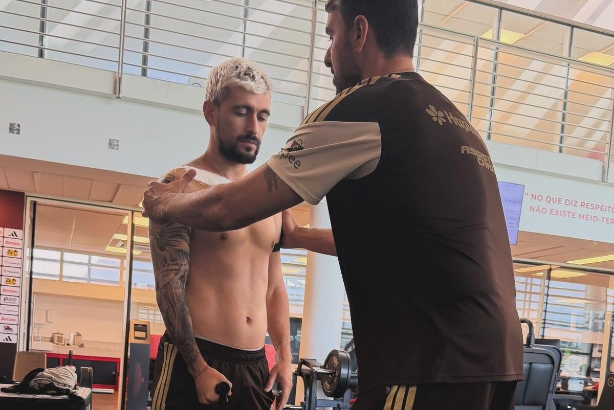 Desfalque no Flamengo, Arrascaeta inicia fisioterapia no CT