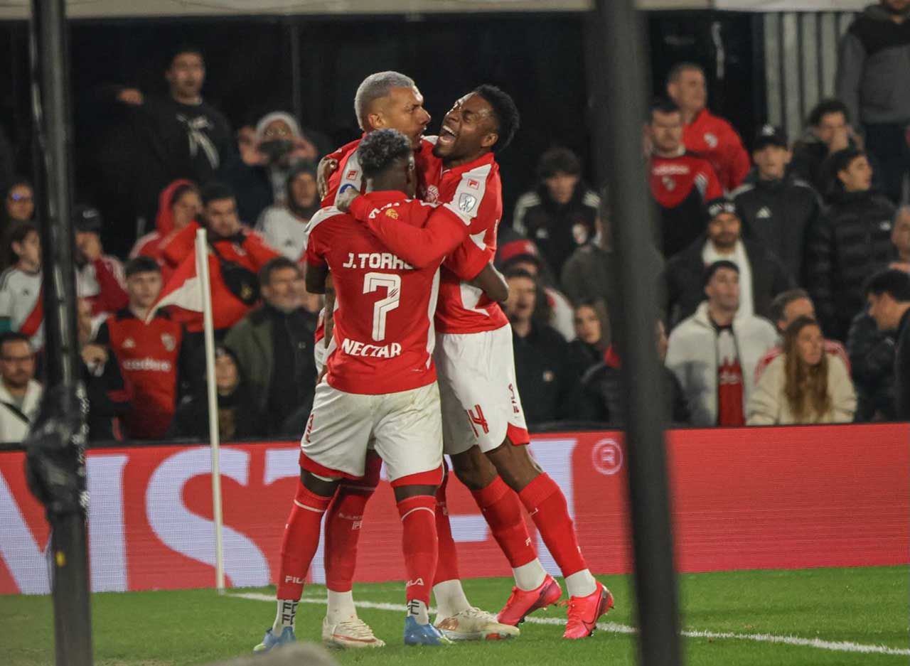 Nos pênaltis, Santa Fe derruba River Plate na Sul-Americana