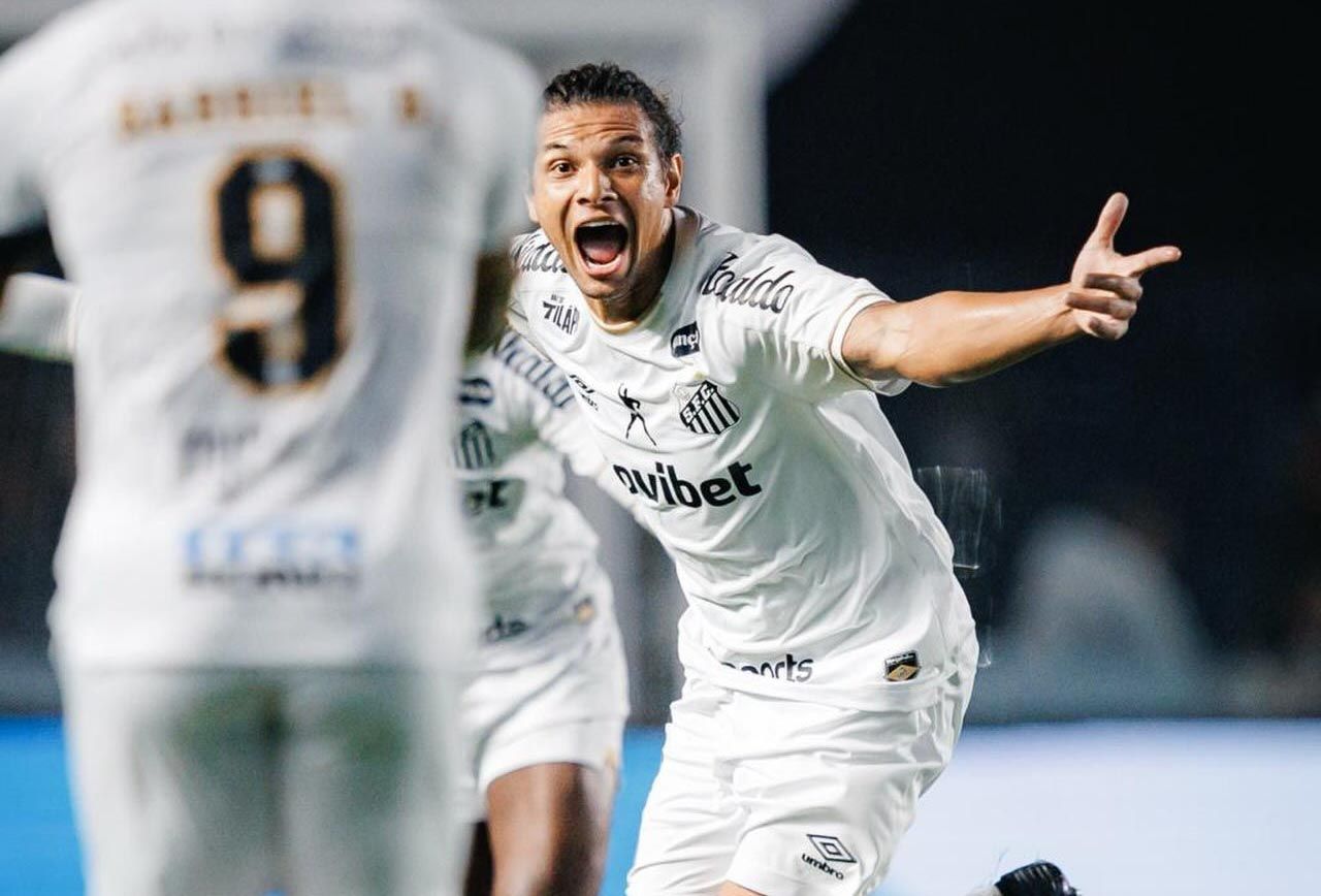 Santos vence o Atlético-MG e abre vantagem na Sul-Americana