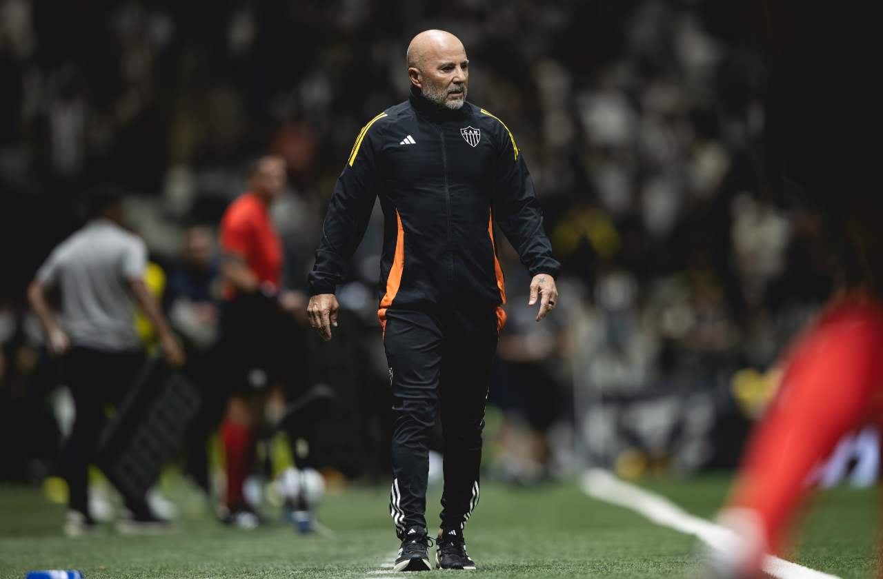 Atlético vence Mirassol e emociona Sampaoli