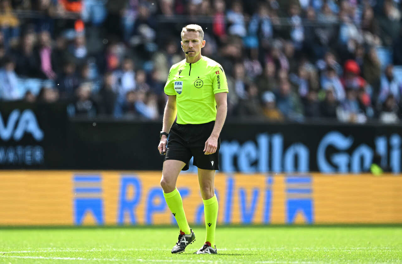 FIFA define arbitragem espanhola para jogo do Brasil FIFA define arbitragem espanhola para jogo do Brasil