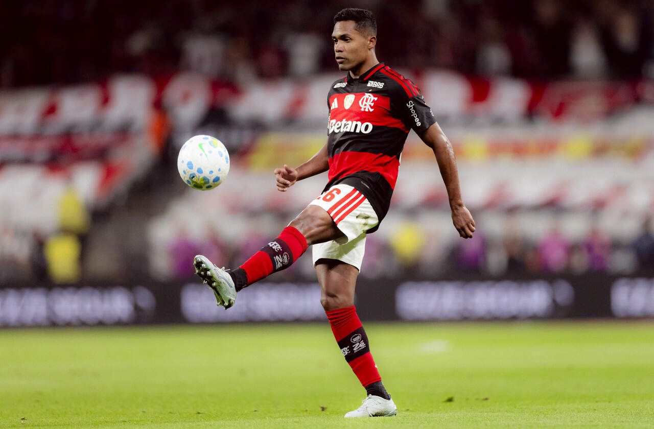 Flamengo e Alex Sandro têm acordo para renovação de contrato Flamengo e Alex Sandro têm acordo para renovação de contrato