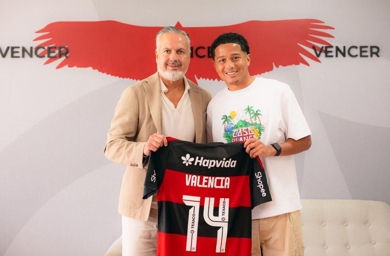 Flamengo oficializa contratação do atacante Anthony Valencia Flamengo oficializa contratação do atacante Anthony Valencia