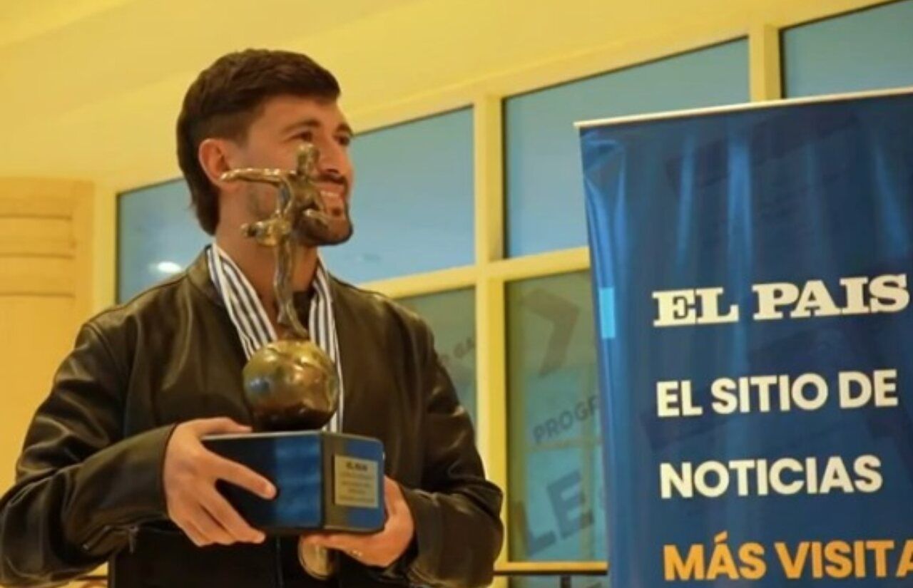 Arrascaeta recebe prêmio de Rei da América em cerimônia no Uruguai