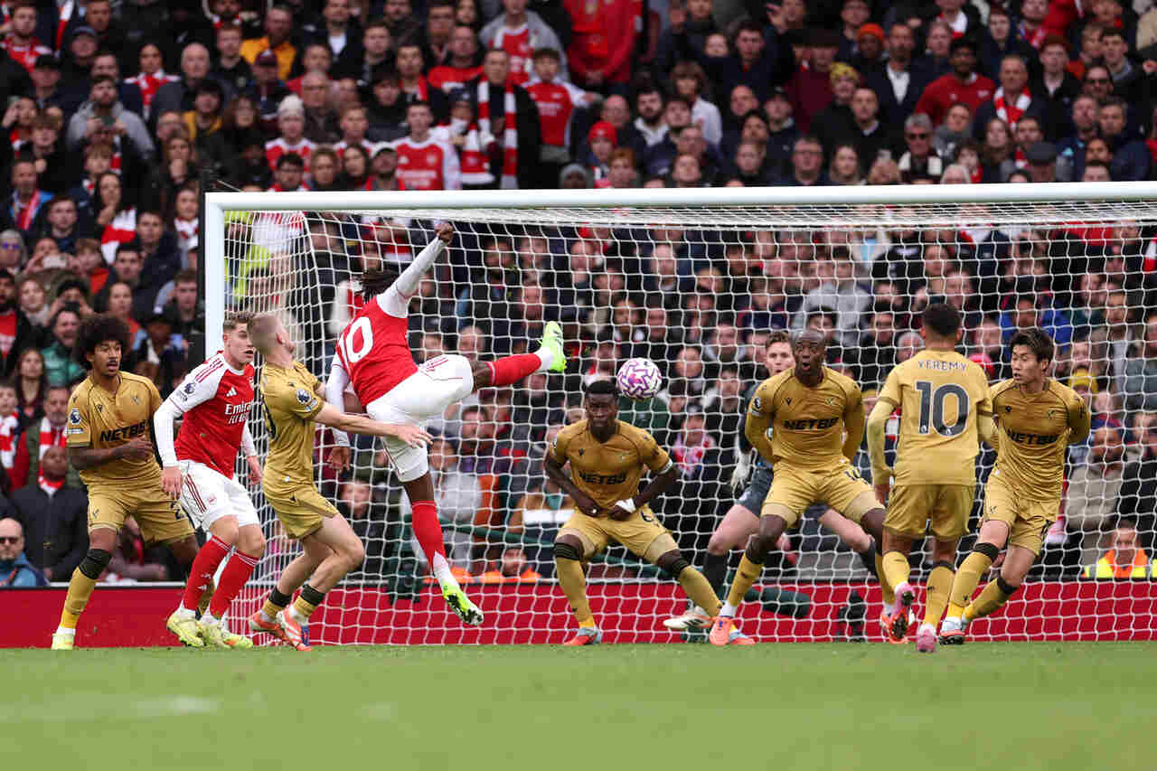 Arsenal dispara na liderança inglesa após vitória sobre o Crystal Palace