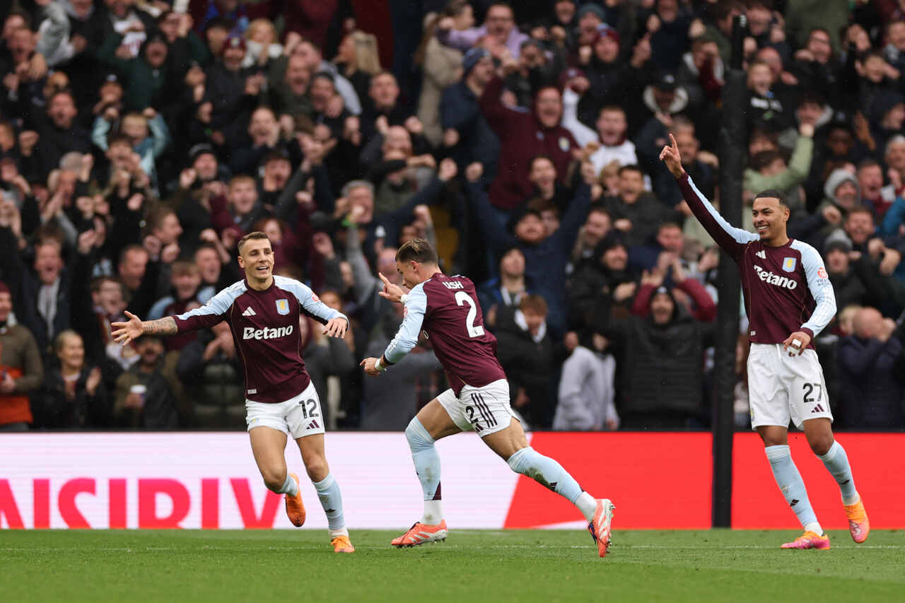 Manchester City cai diante do Aston Villa e se afasta do líder