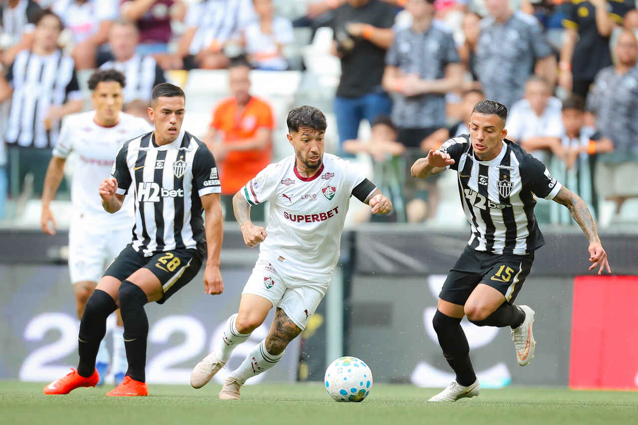 Com gols no segundo tempo, Galo derrota o Flu em casa Com gols no segundo tempo, Galo derrota o Flu em casa