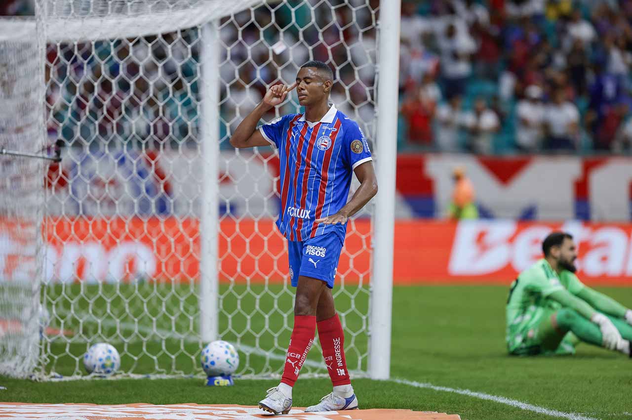 Bahia vence e afunda o Internacional na zona de rebaixamento Bahia vence e afunda o Internacional na zona de rebaixamento
