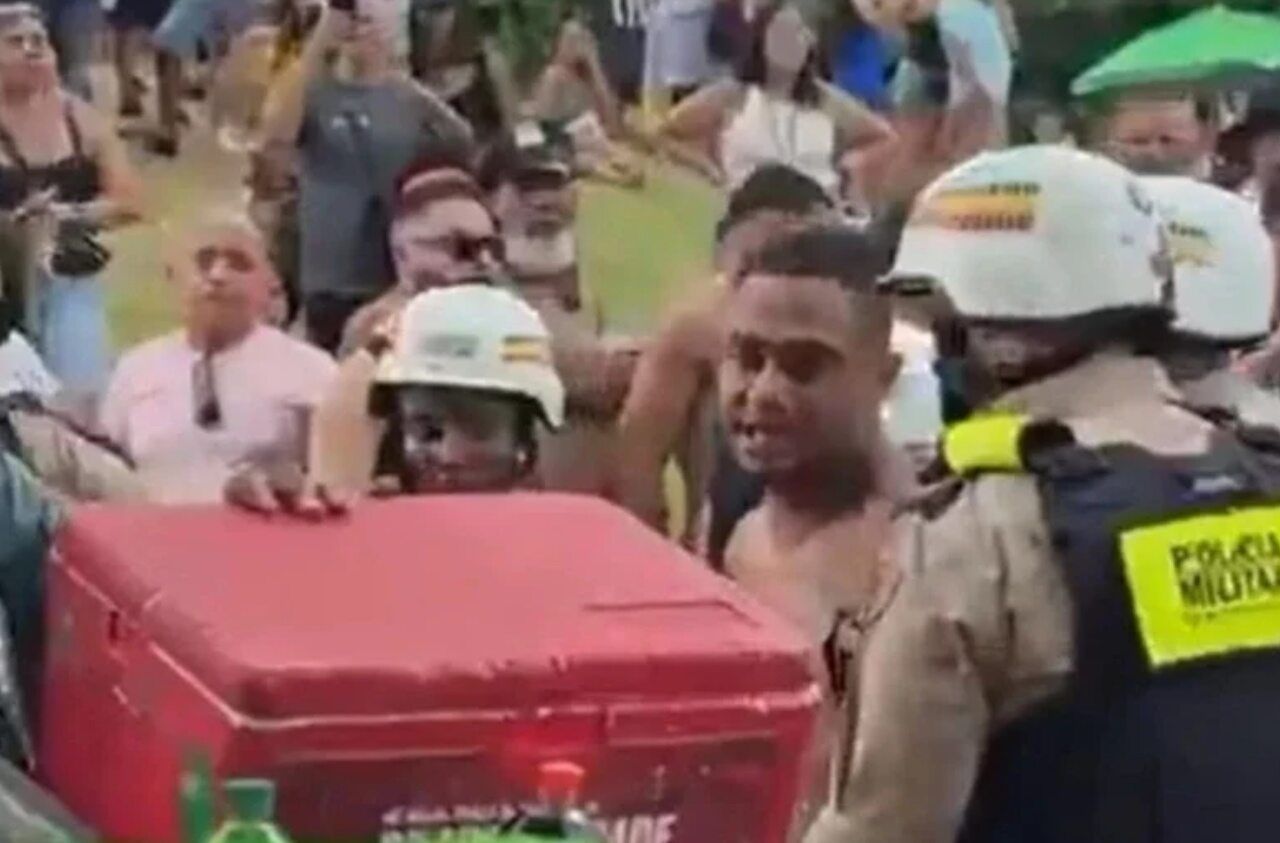 Ex-jogador de Cruzeiro e Vitória é preso em bloco de carnaval