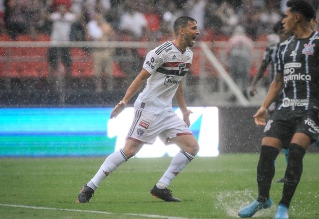 Calleri comemora gol