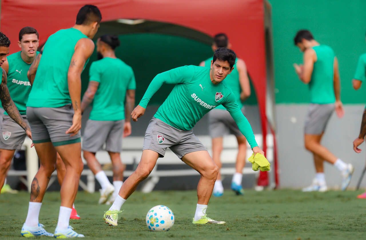 Imagem da noticia Cano participa de treino e se aproxima de retorno ao Fluminense