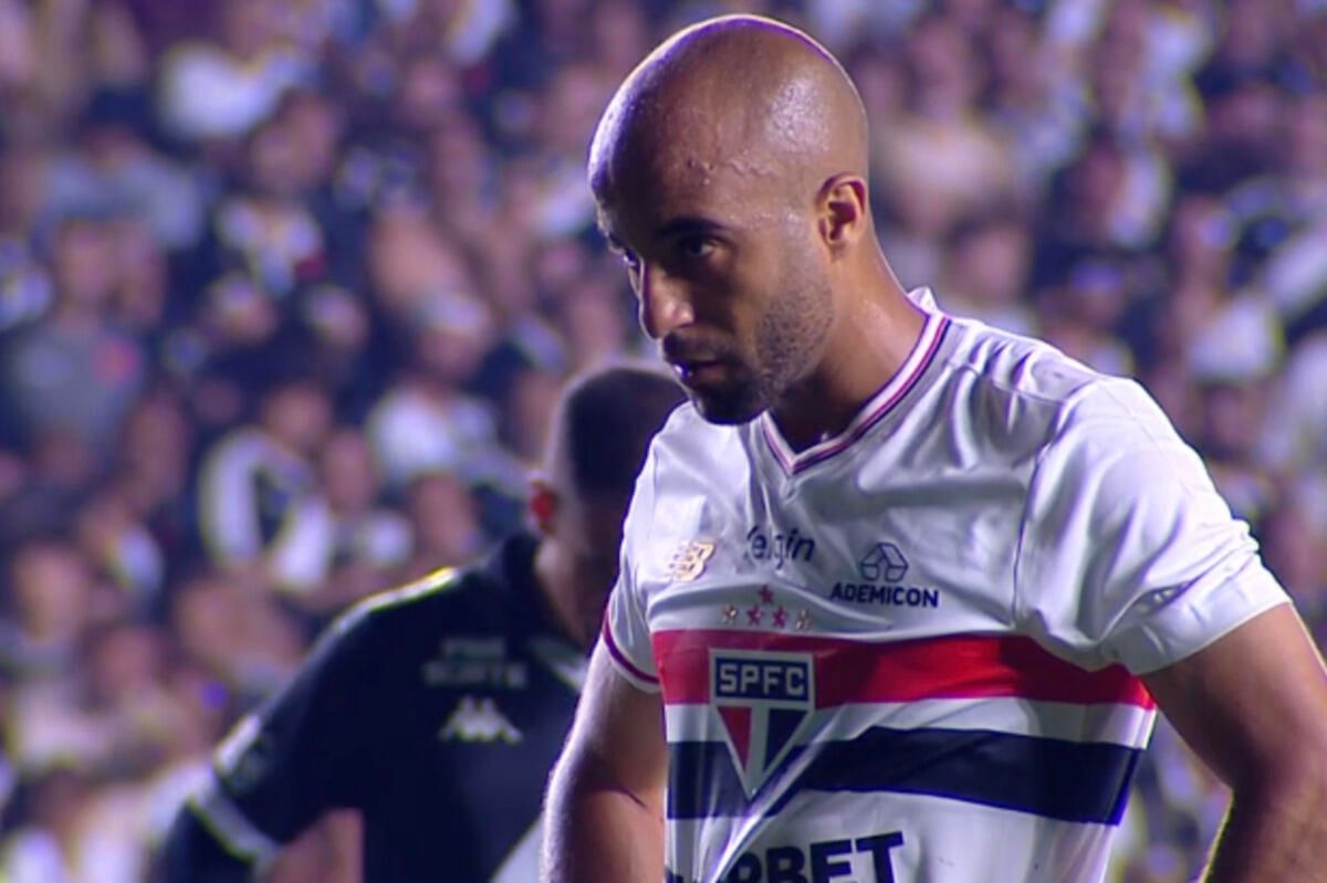 São Paulo bate o Vasco e se aproxima do G7 do Brasileirão