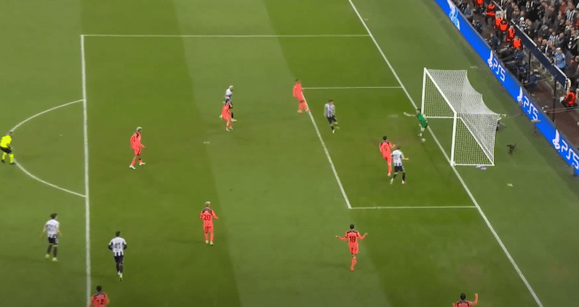 Imagem da noticia GOL DO NEWCASTLE! Barnes abre o placar contra o Barcelona na Champions