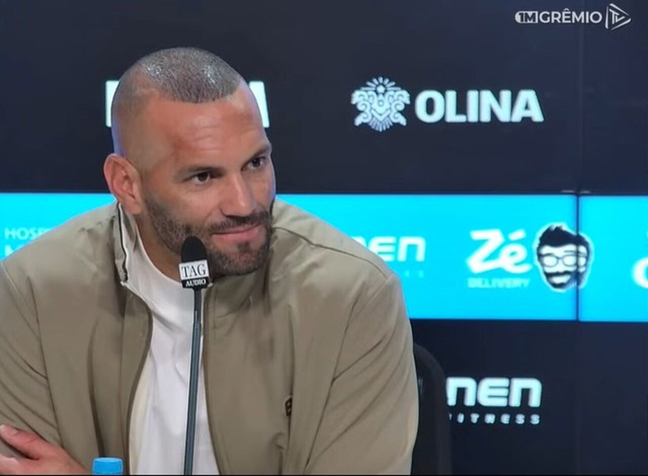 Weverton supera concorrentes pela Copa e diz: "Quando está na pré-lista, sonha de outra maneira"