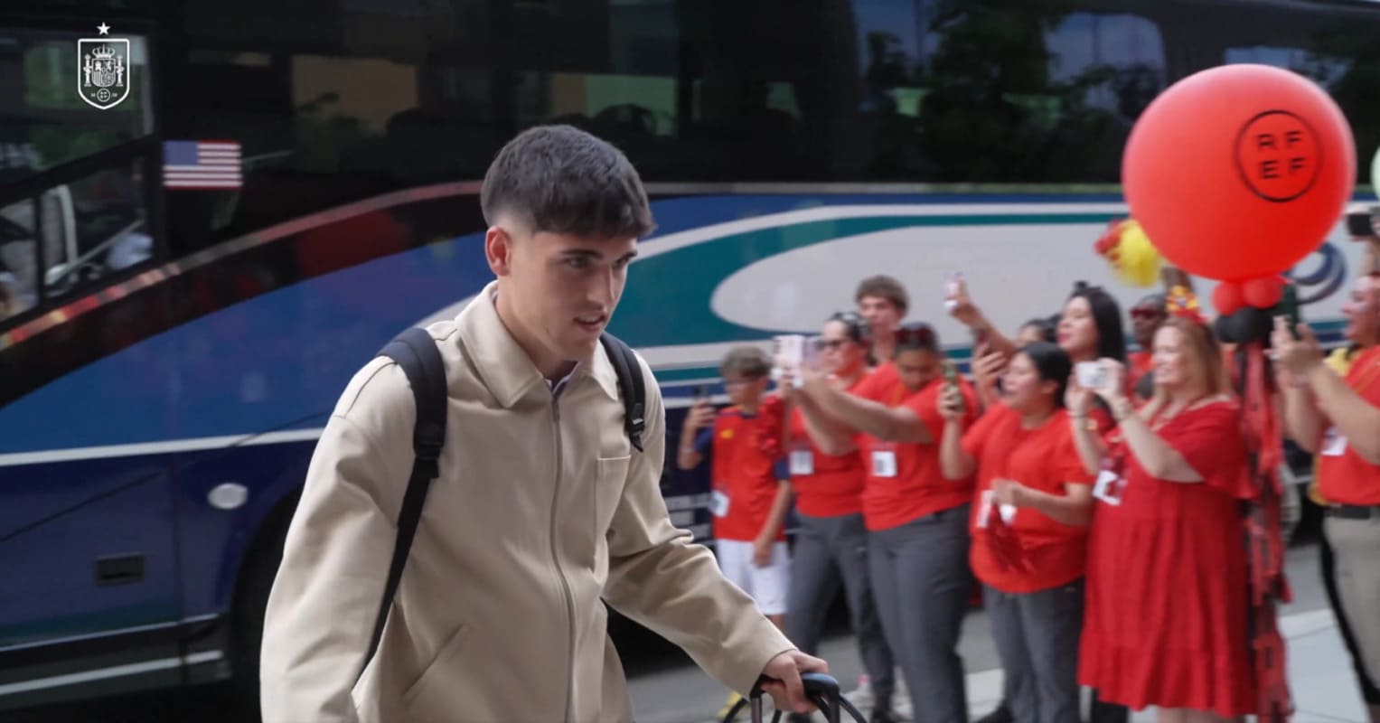 Com muita festa, Seleção da Espanha desembarca nos EUA para Copa do Mundo