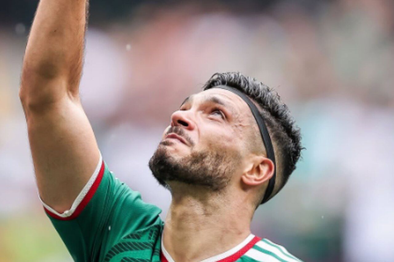 De um milagre à Copa do Mundo: Raúl Jiménez marca na estreia 
