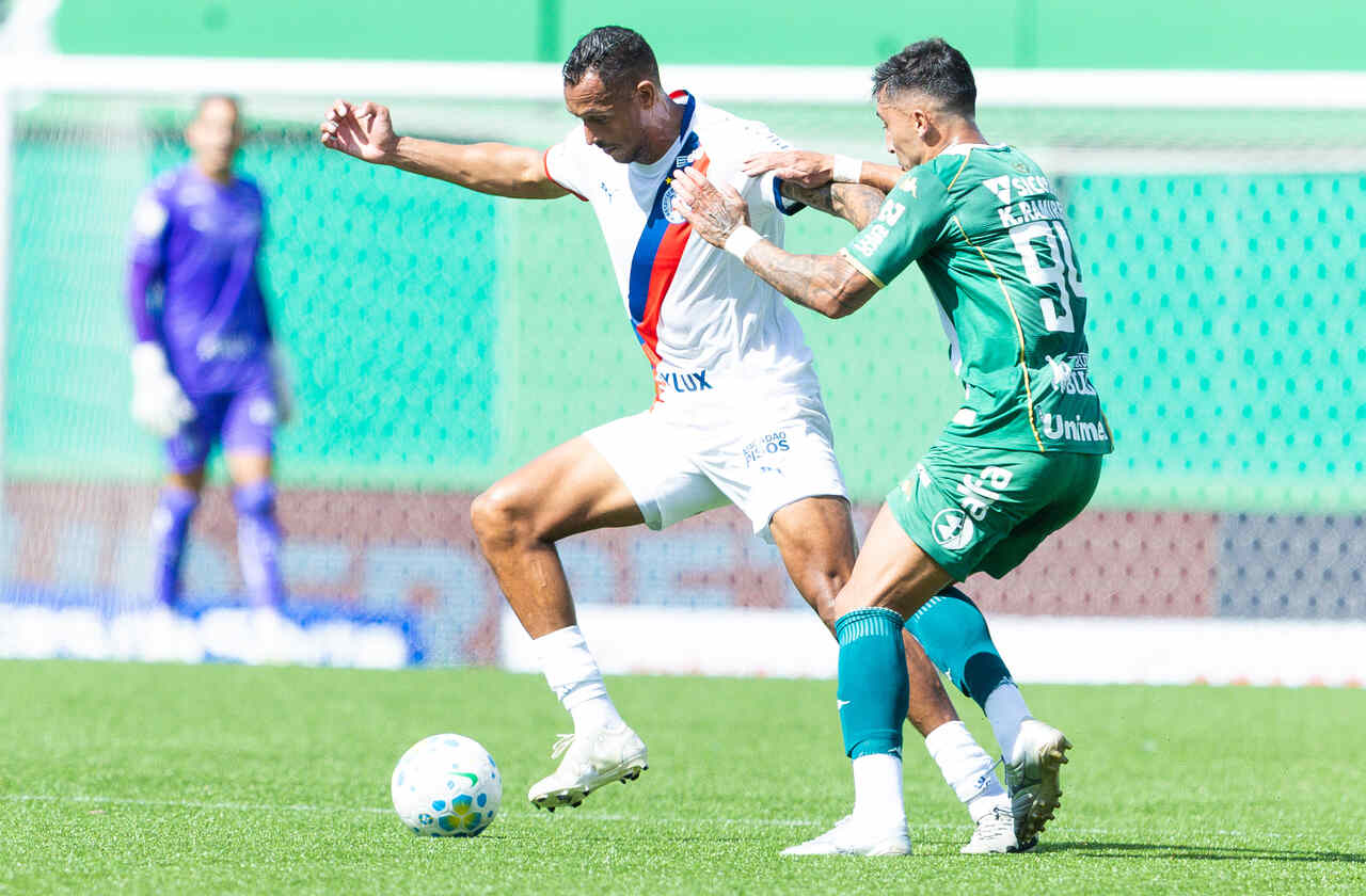 Chapecoense e Bahia empatam em jogo de seis gols Chapecoense e Bahia empatam em jogo de seis gols
