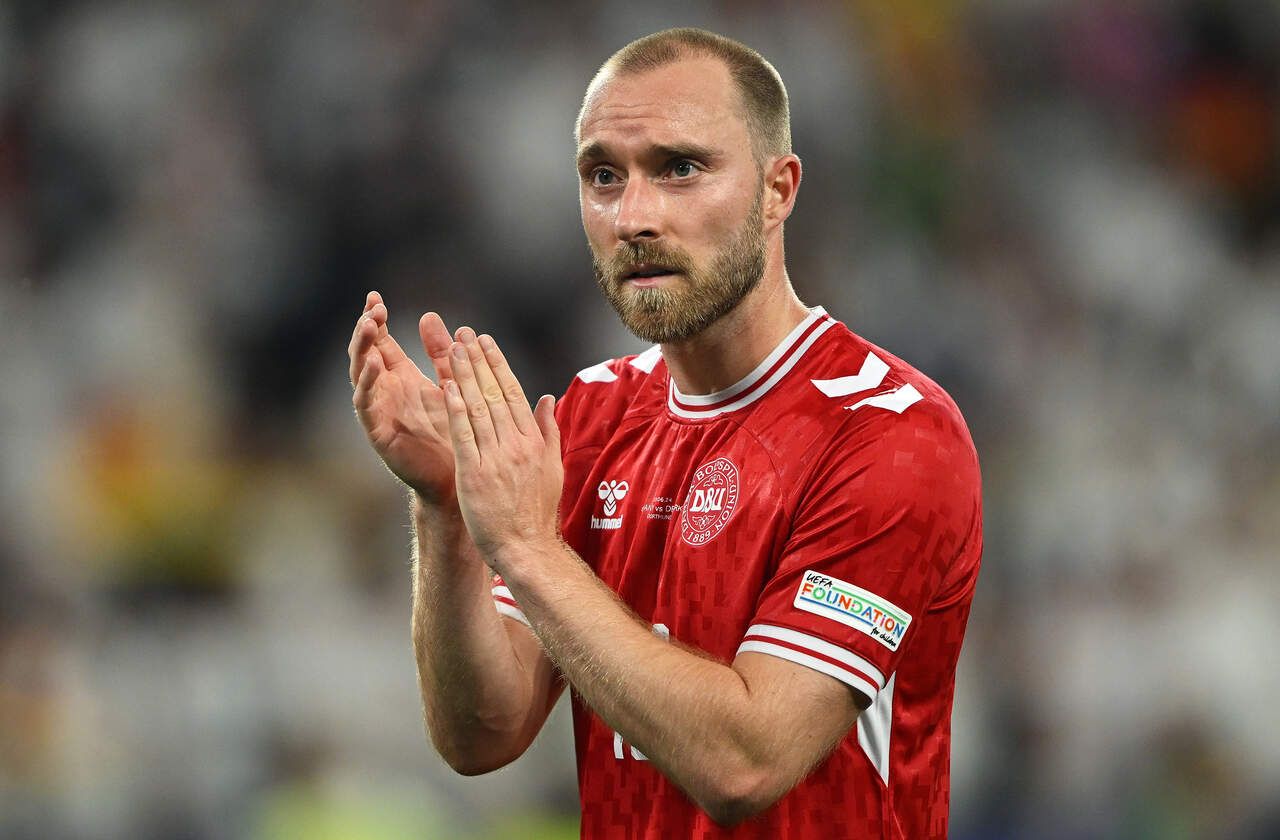 Eriksen volta a desmaiar e amistoso é suspenso Eriksen volta a desmaiar e amistoso é suspenso