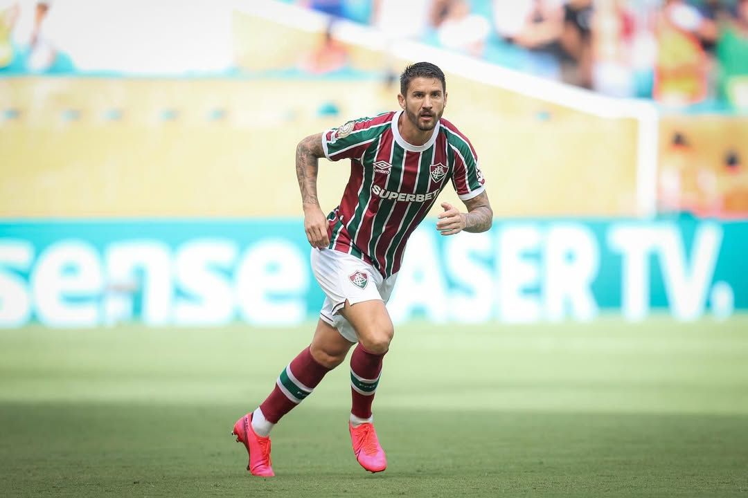 Everaldo projeta volta do Fluminense ao Brasil: "Vão jogar com a gente como se jogassem com europeus"