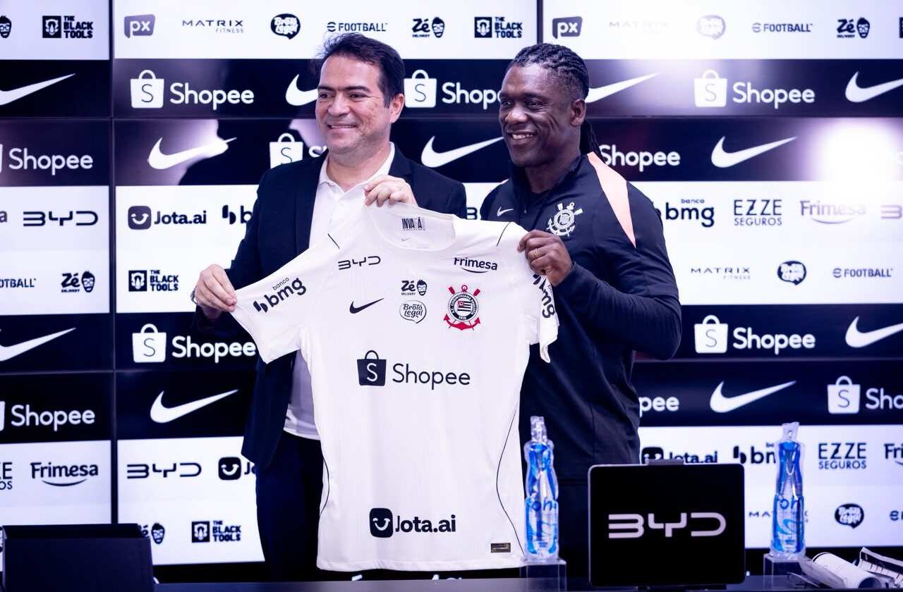 Seedorf prepara mudanças no Corinthians contra o Vitória Seedorf prepara mudanças no Corinthians contra o Vitória