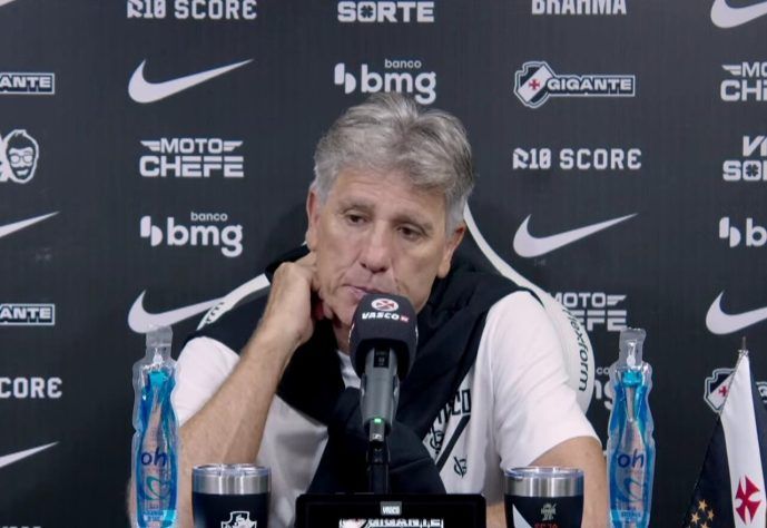 Renato Gaúcho comemora reação do Vasco em empate contra o Flamengo