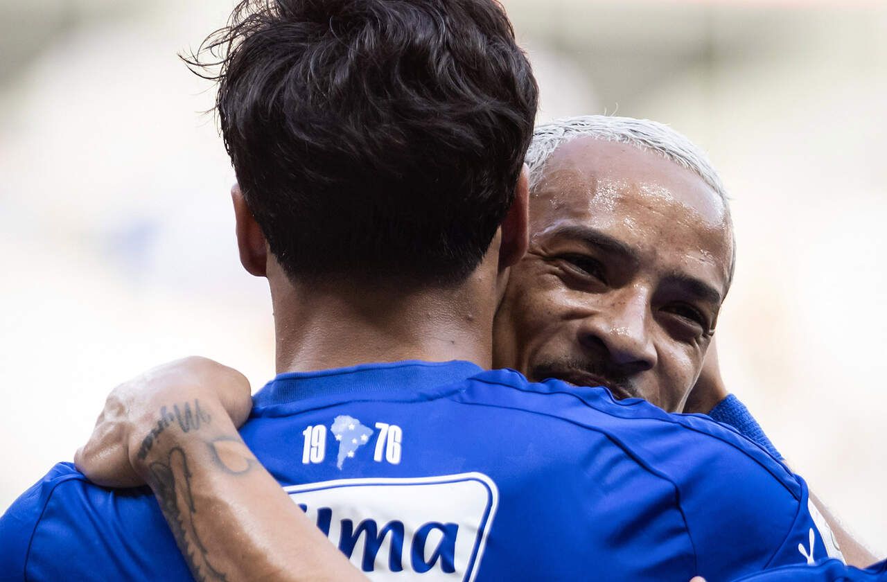 Cruzeiro vence a Chape e engata sexto jogo sem derrota Cruzeiro vence a Chape e engata sexto jogo sem derrota