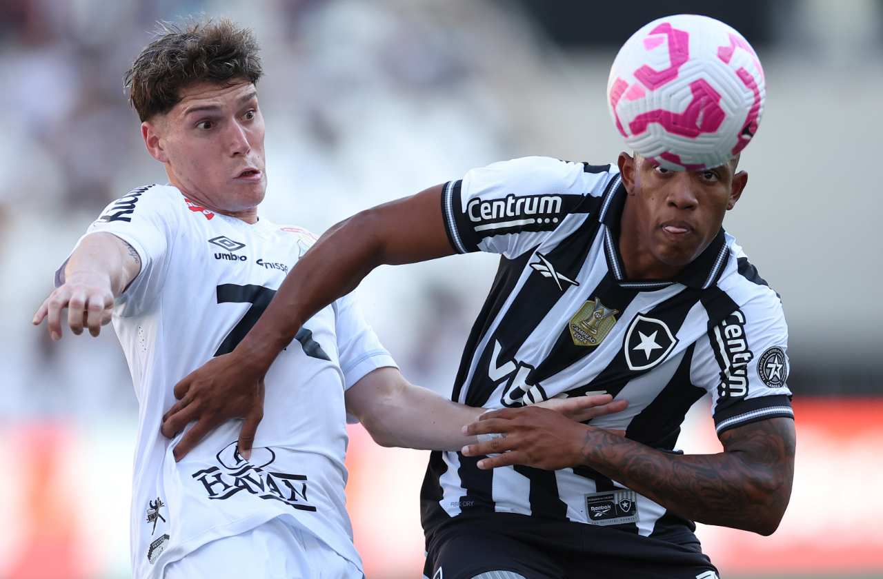 Danilo.-BOTAFOGO-x-Santos-pelo-Campeonato-Brasileiro-no-Estadio-Nilton-Santos.jpg