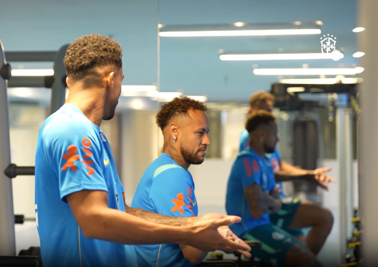 Neymar tem lesão grau 2, afirma médico da Seleção Brasileira Neymar tem lesão grau 2, afirma médico da Seleção Brasileira