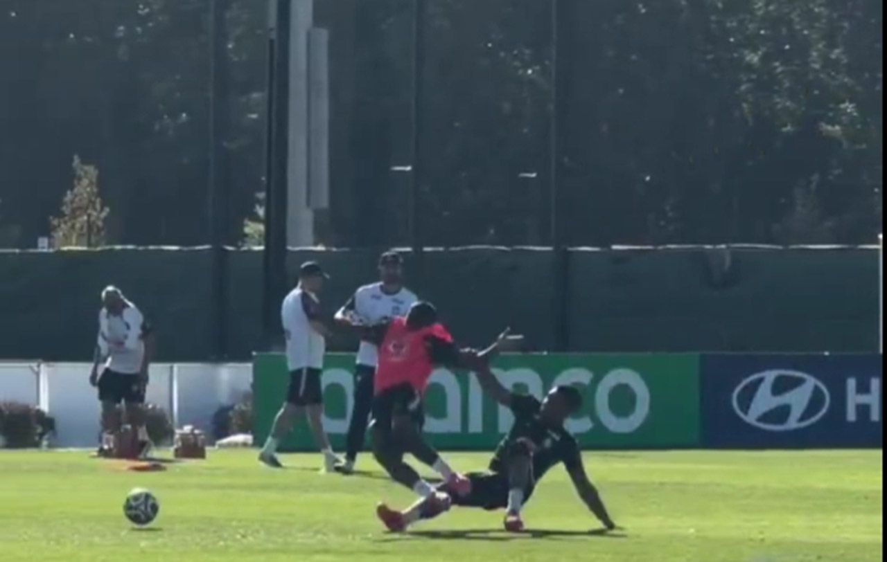Entrada de Casemiro em Endrick repercute nas redes durante treino da Seleção