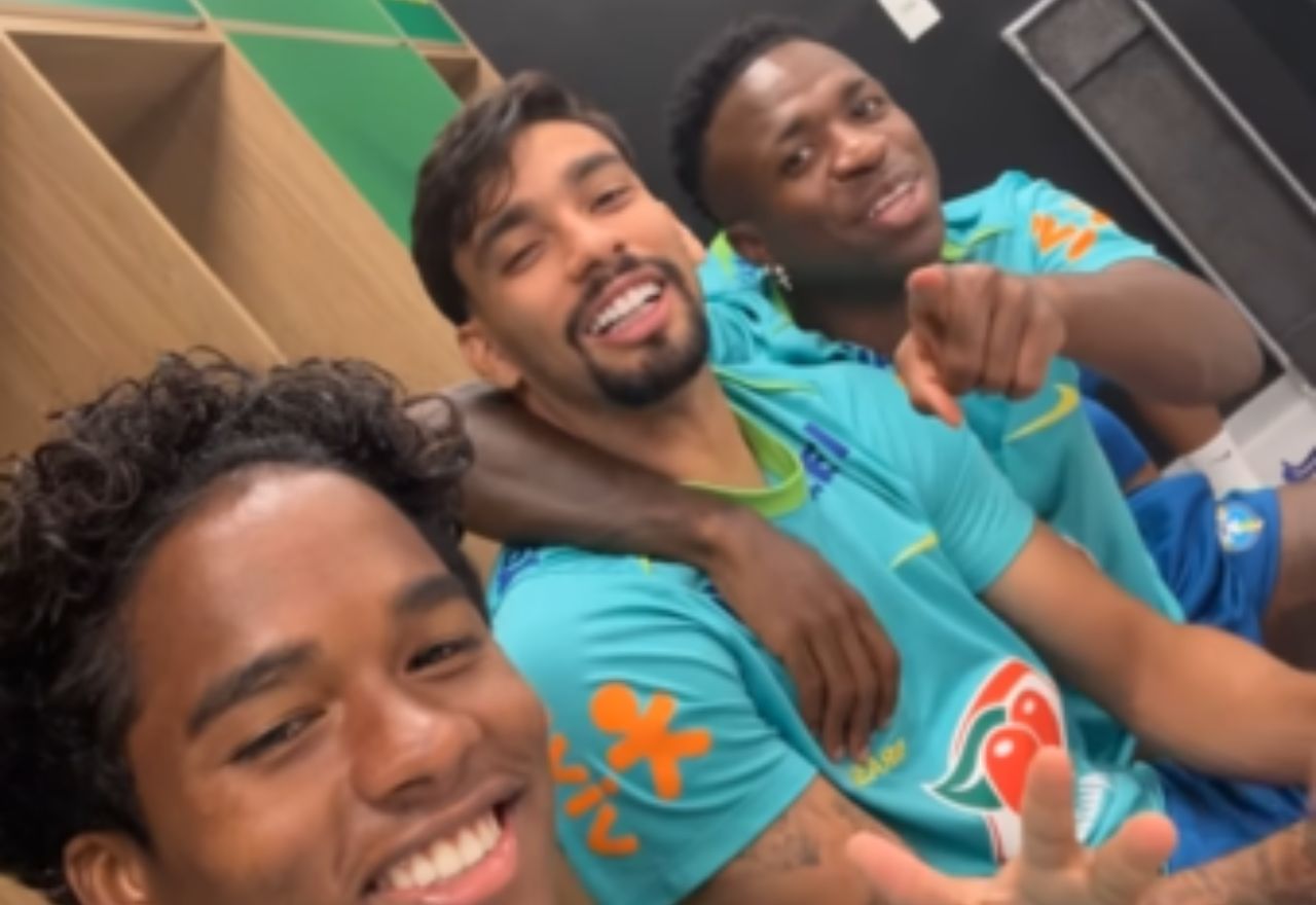 Paquetá e Vini Jr brincam com Endrick: "Você é Bobby, para que Já tá Charlton!". Foto: Divulgação/@lucaspaqueta