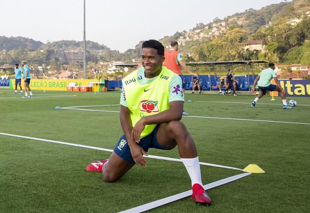 Endrick estreia e se torna o 4º jogador mais novo jogar pela Seleção