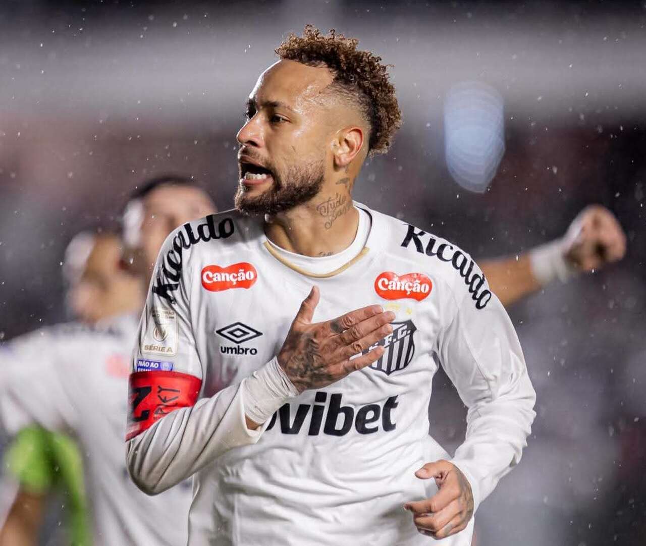 Santos bate o Bragantino com gol de Neymar na Vila Belmiro
