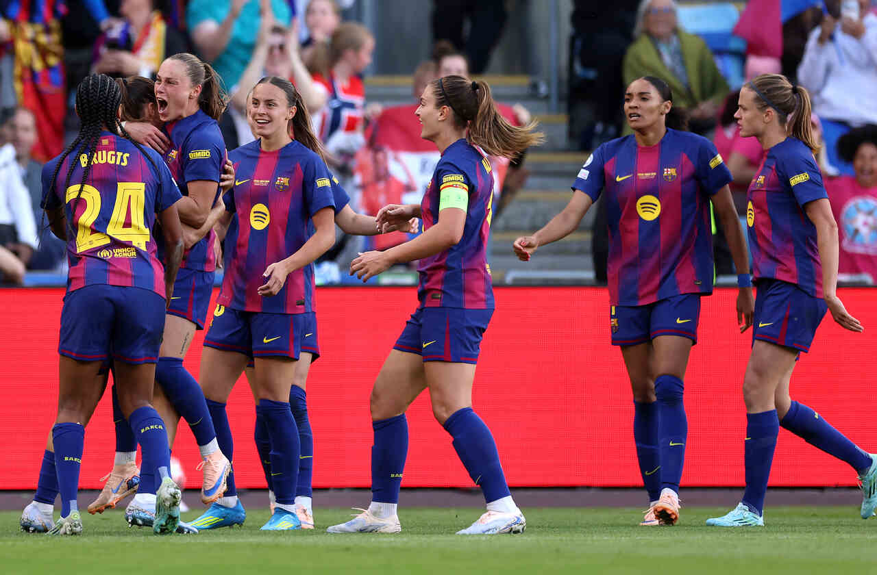 Barcelona goleia o Lyon e é campeão da Champions feminina