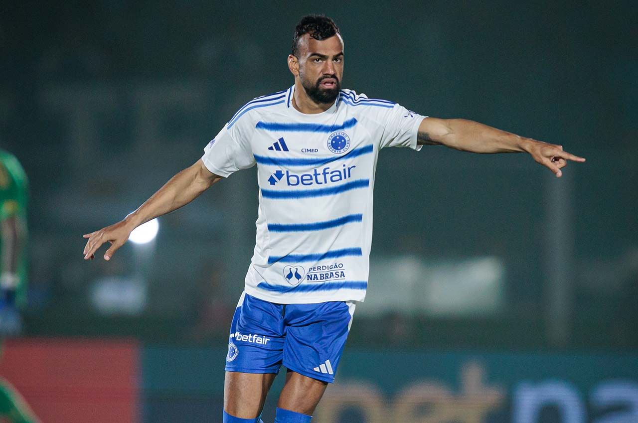 Fabrício Bruno lamenta empate do Cruzeiro com o Ceará: "Sentimento de tristeza"