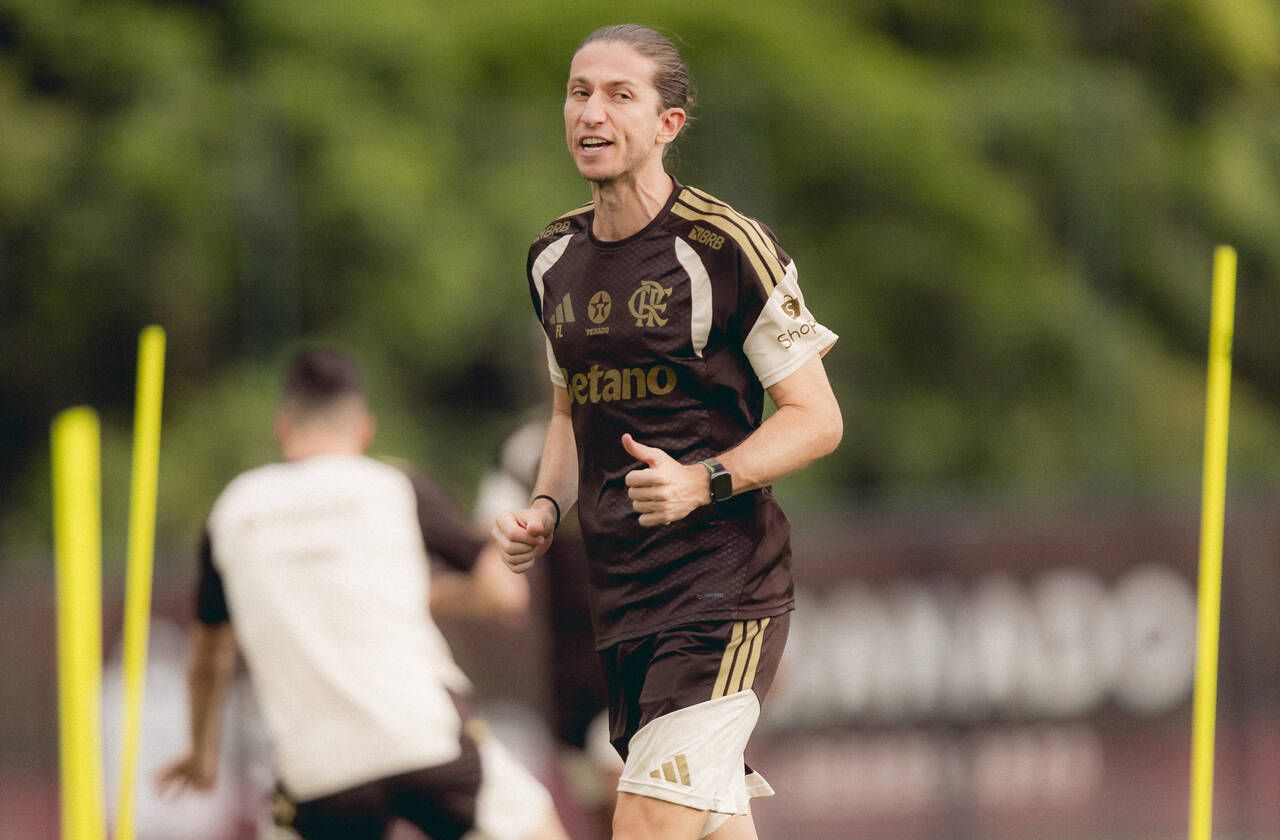 Filipe Luís entra na mira do Chelsea