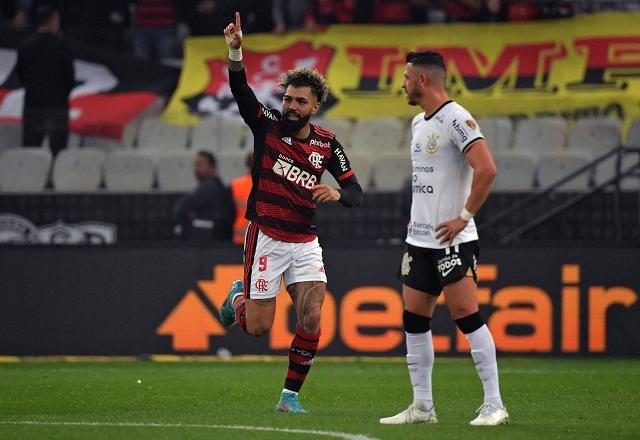 Gabigol comemora gol em Itaquera