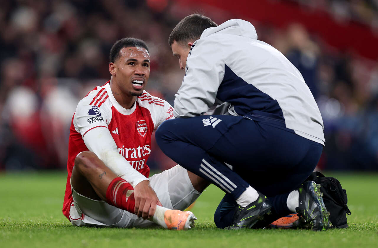 Gabriel Magalhães sai machucado em jogo do Arsenal e preocupa clube inglês