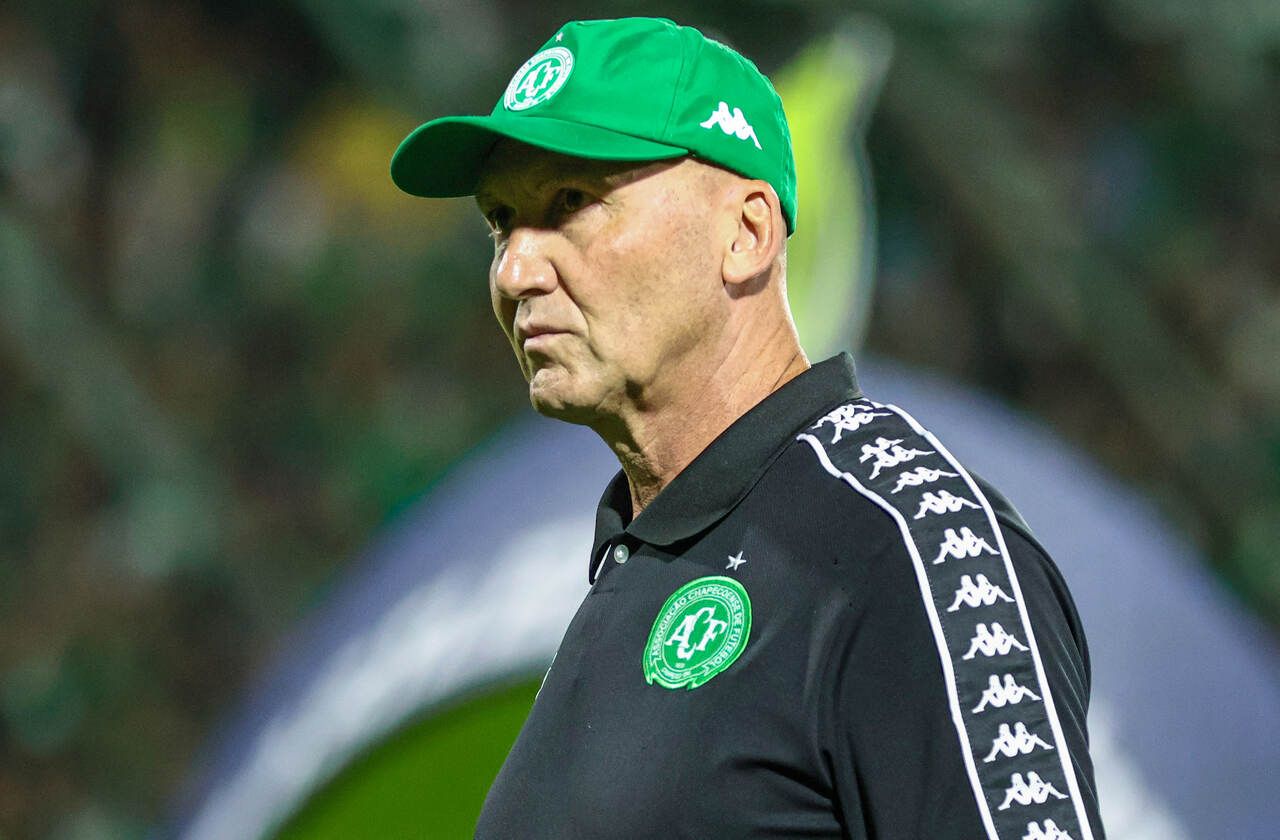 Chapecoense demite técnico Gilmar Dal Pozzo