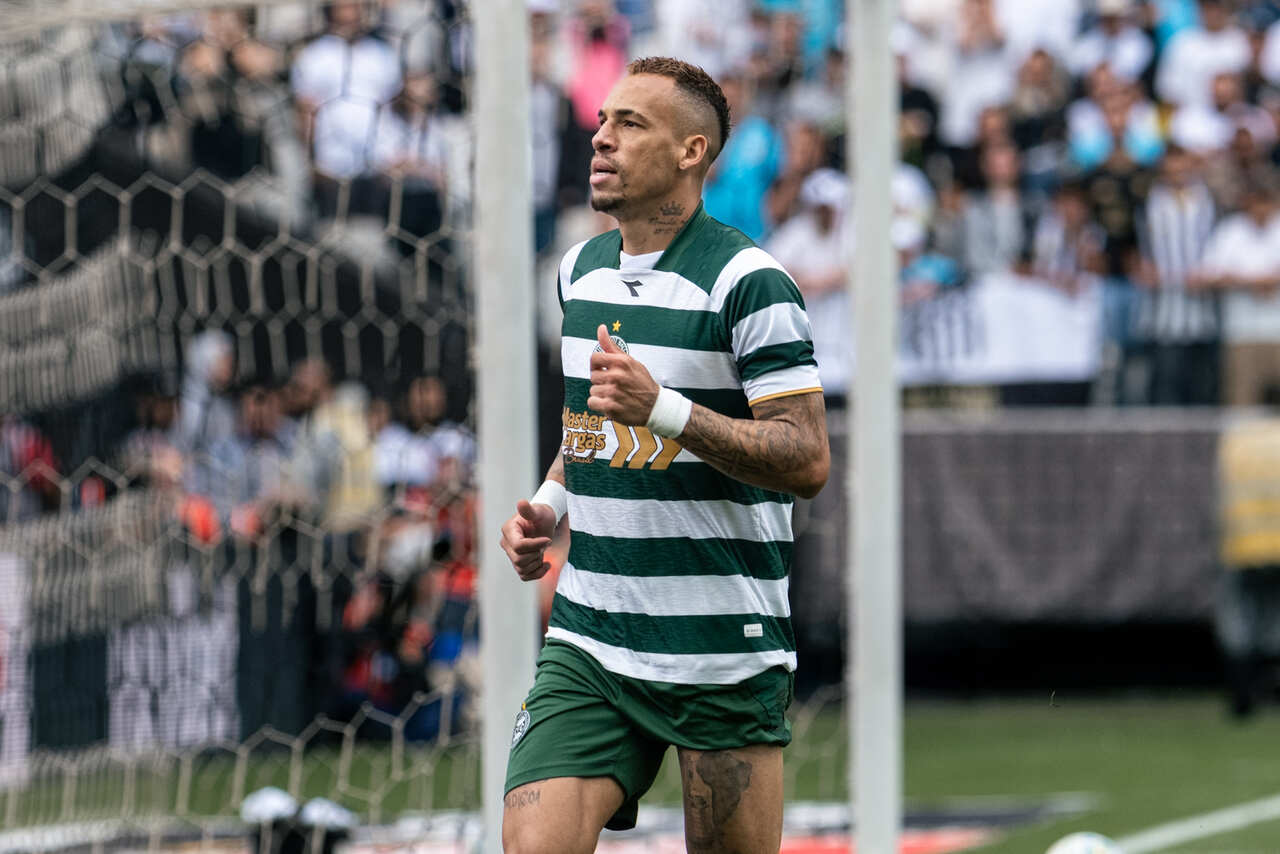 Santos perde para o Coritiba em jogo marcado por polêmica com Neymar