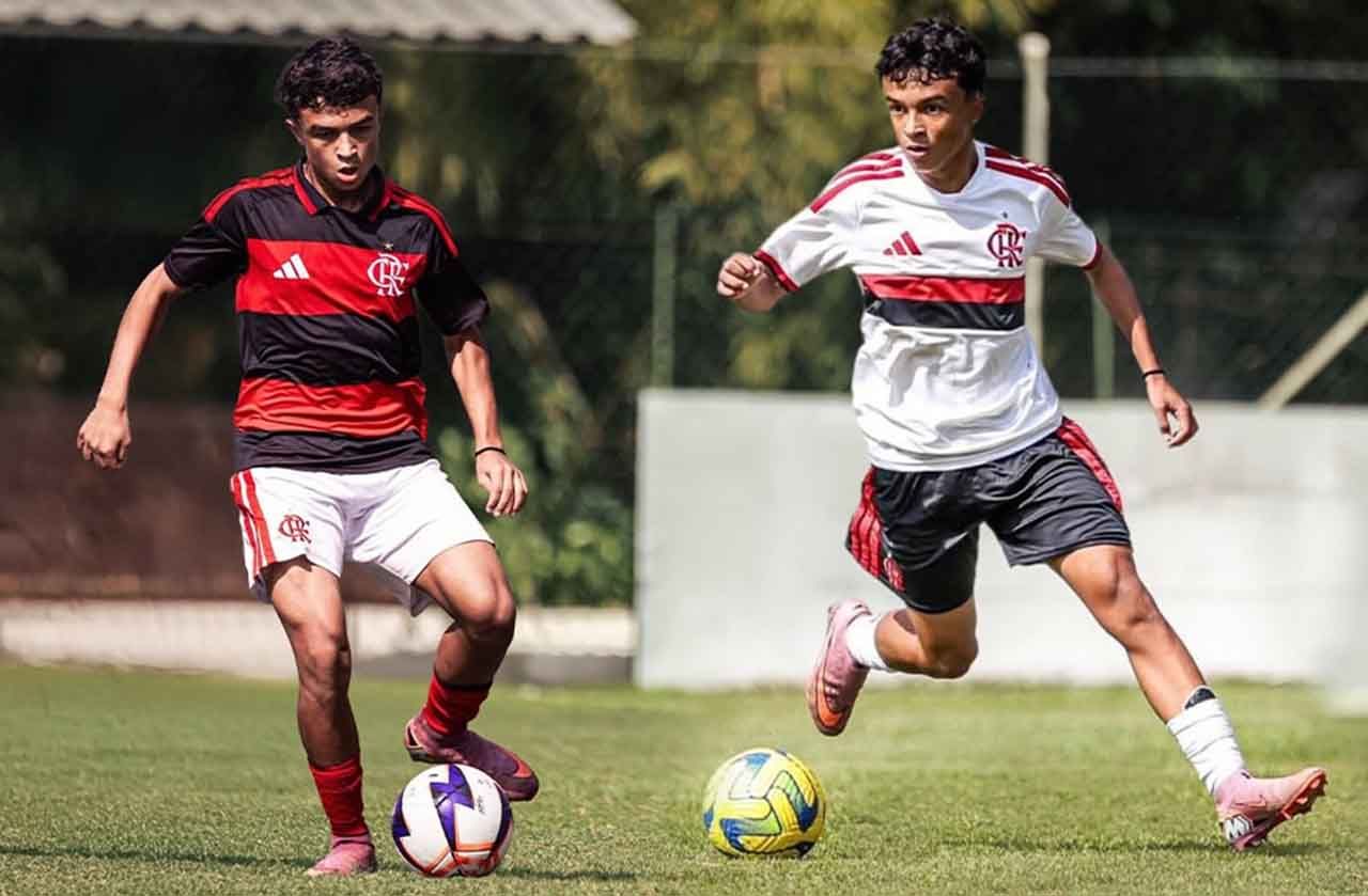 Joia do Flamengo de 14 anos é convocada por Portugal Joia do Flamengo de 14 anos é convocada por Portugal