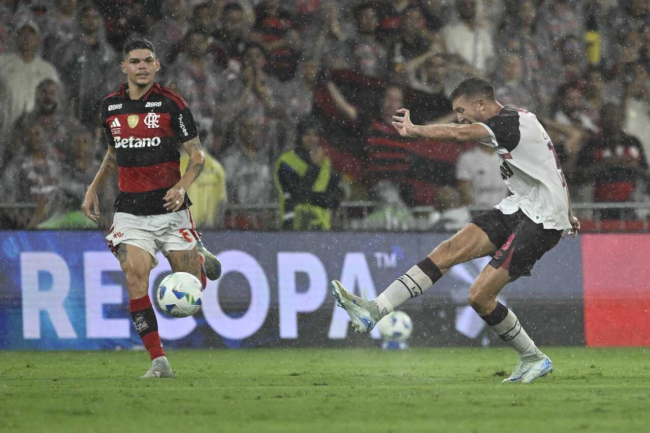 Com gols na prorrogação, Lanús é campeão da Recopa em cima do Flamengo