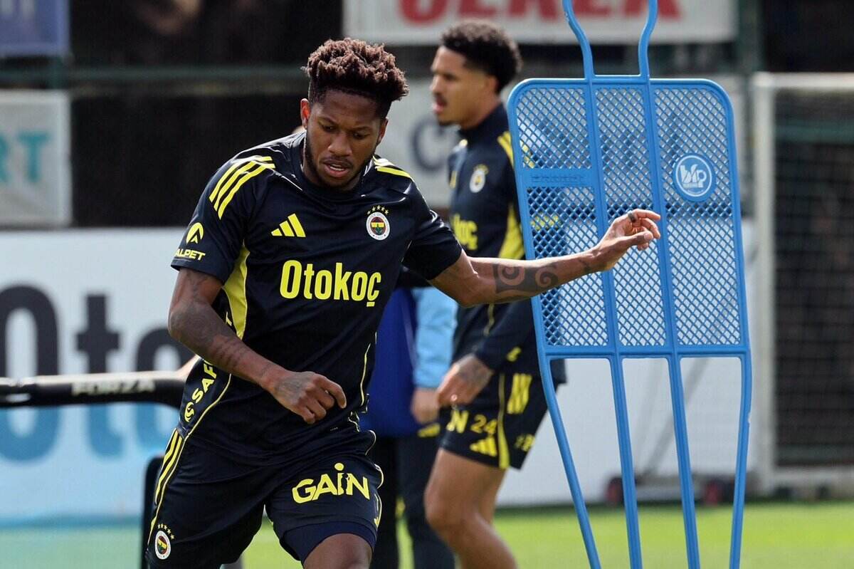 Atlético acerta com Fred e aguarda liberação do Fenerbahçe Atlético acerta com Fred e aguarda liberação do Fenerbahçe