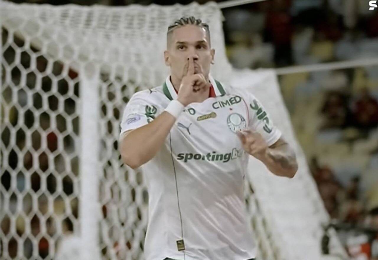 Paulinho explica comemoração polêmica após gol do Palmeiras: "Foi para minha família" Paulinho explica comemoração polêmica após gol do Palmeiras: "Foi para minha família"