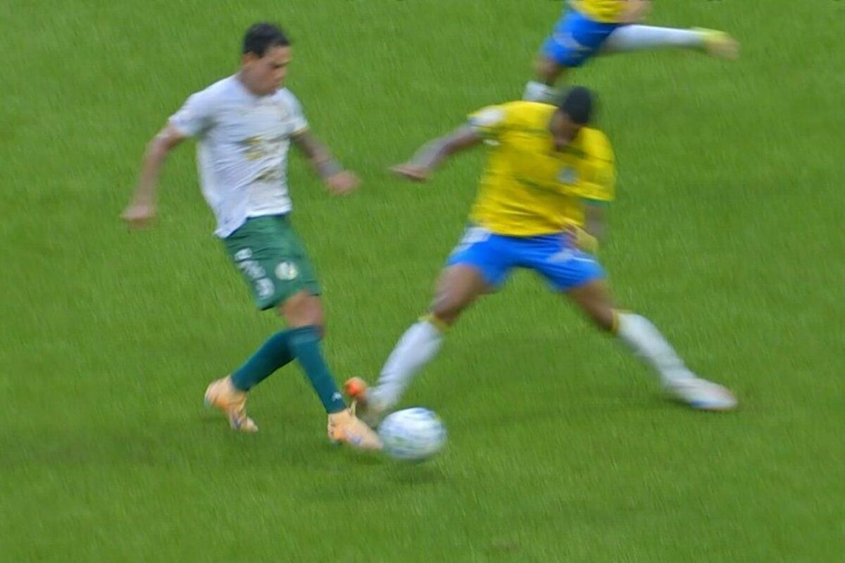 Palmeiras: STJD suspende Allan por expulsão contra a Chape