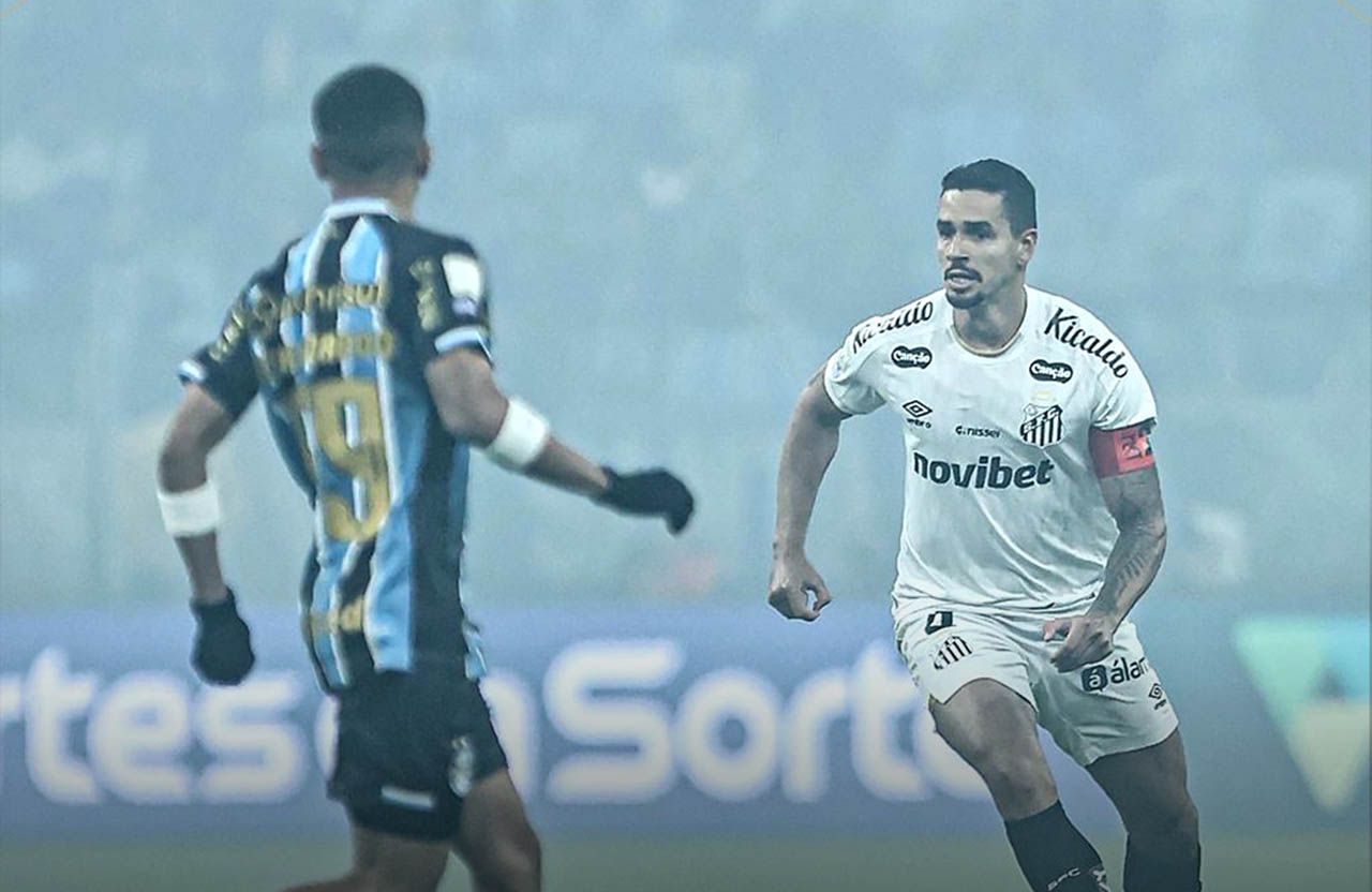 Veríssimo cobra "vergonha na cara" após derrota do Santos Veríssimo cobra "vergonha na cara" após derrota do Santos